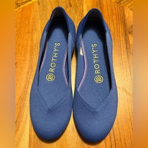 Rothy’s round cornflower size 5.5